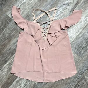 ESSUE • Med • cold shoulder top w/ruffle • soft rose pink • like new | A-1754